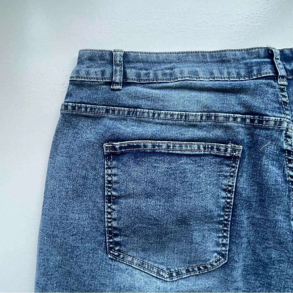 Plus size rainbow heart distressed jean shorts - Picture 9 of 14